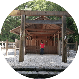 倭姫宮を参拝する写真と次の目的地に移動中の写真