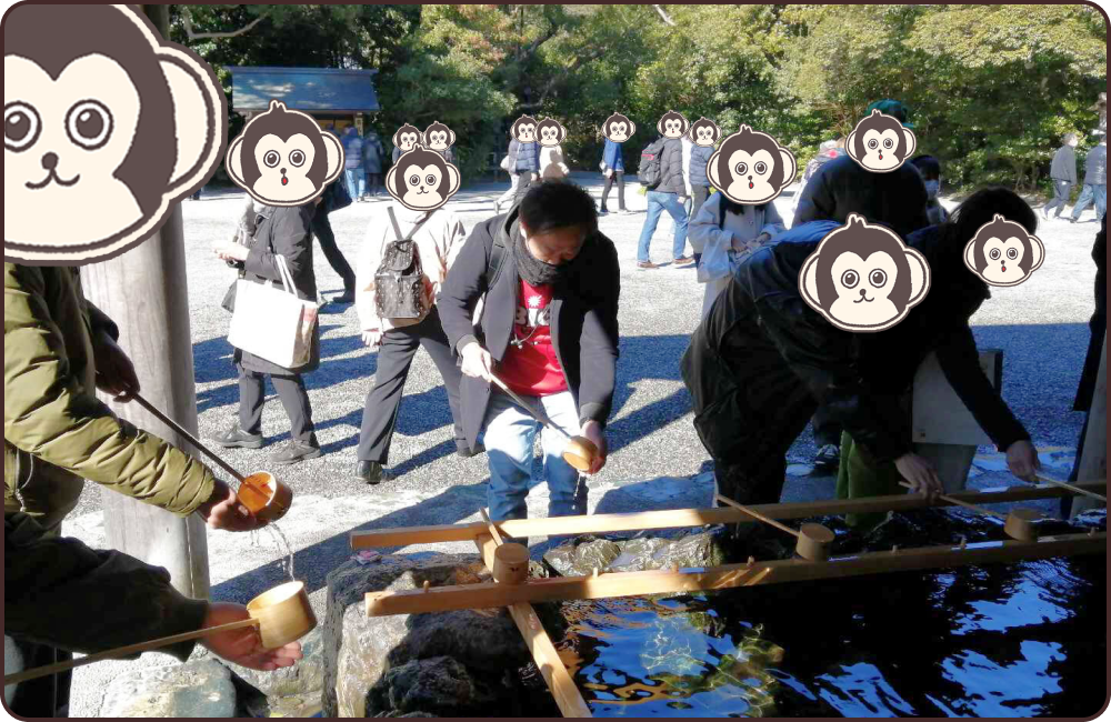 手水舎で手を清めます。